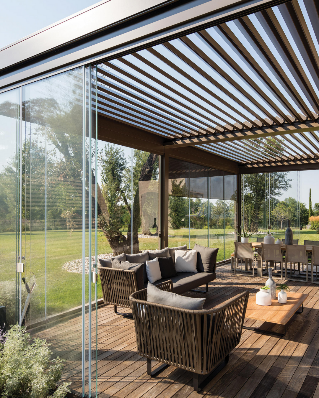 Bioklimatik pergola ve cam sistem uygulaması - Trio Alüminyum